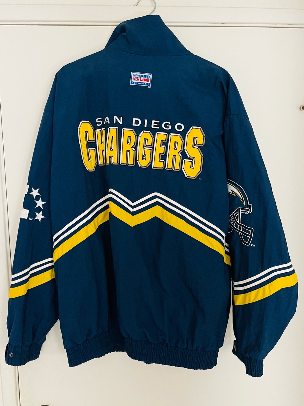 San Diego Chargers Vintage Jacket, Size L! Get ready for the 2026 season! - Picture 2 of 10
